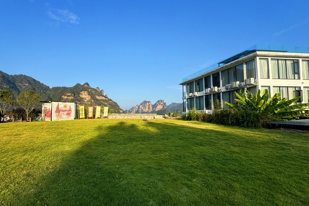 XMAN Sunrise Peaks Resort--Sky Mirror Infinity Pool