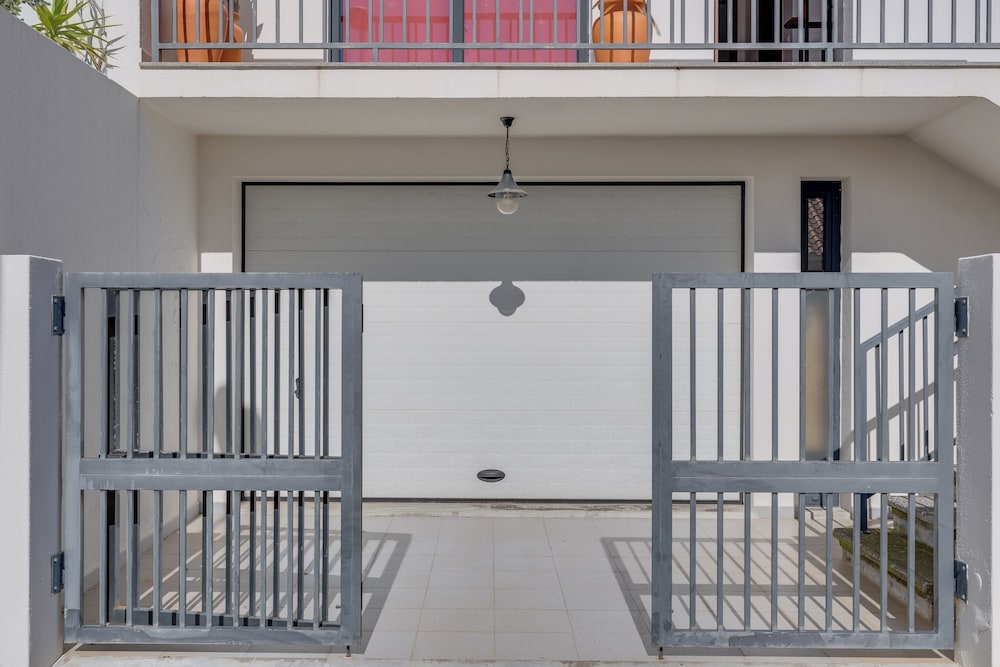 Andrade's Villa by HRM