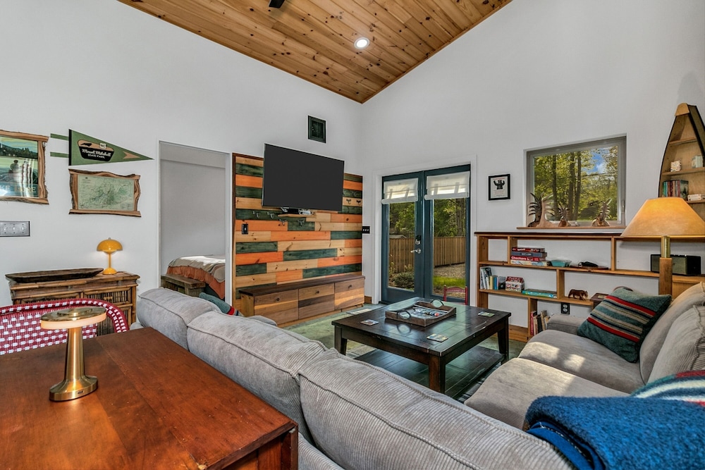 Cozy Laurel Cabin