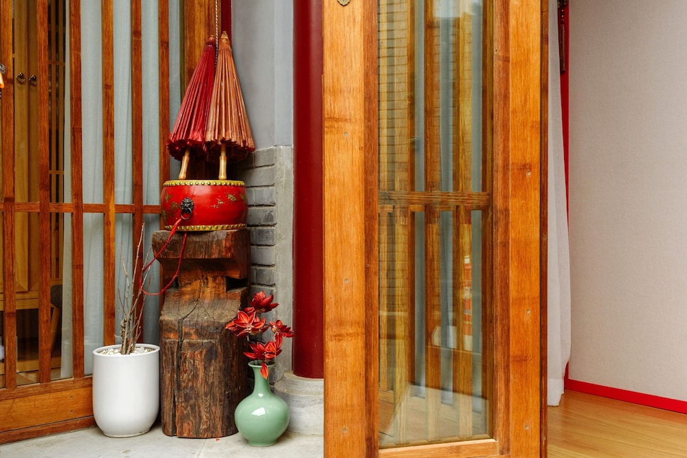 ISVARA Culture Homestay Suites