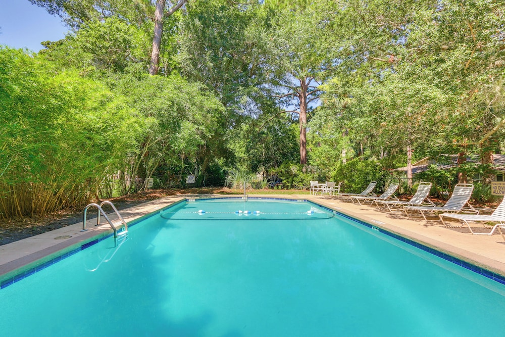 Pool Access, Walk to Beach: Hilton Head Haven!