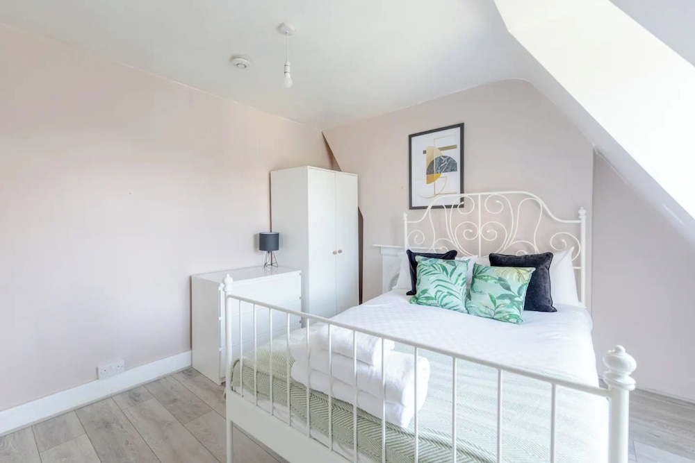 Chic 3BD Flat - 5 Mins to Walthamstow Central!
