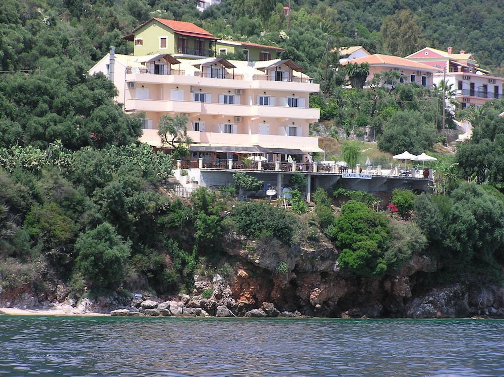 Hotel Oceanis Rooms Apartments - Image 1