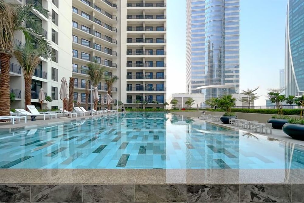 KeyRock Living - Dubai Skyline