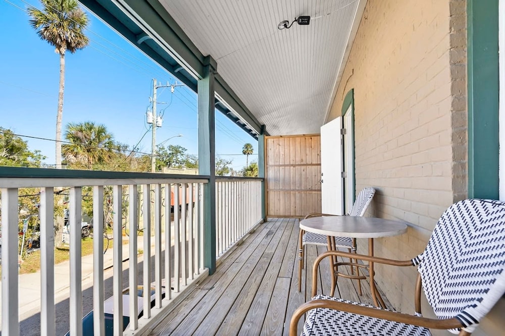 Free Parking Big Patio Next to Restaurants Bars
