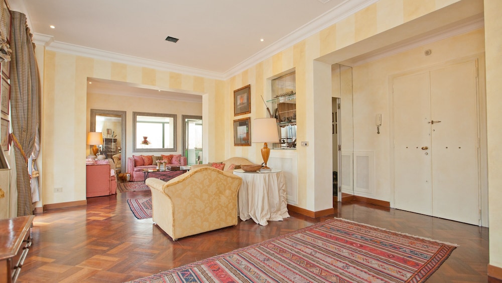 Rental in Rome Trevi Luxury Penthouse