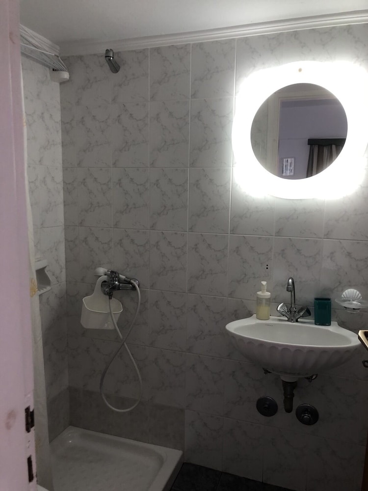 Anna Zisimos Rooms