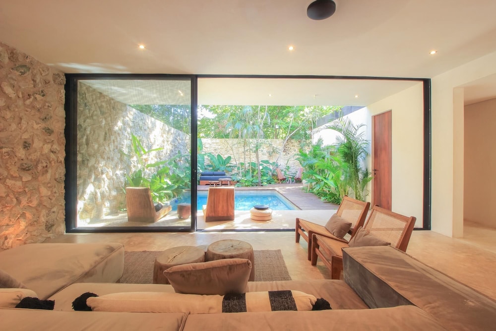 Elegant Boho-style Villa Fabulous Private Rooftop Deck Outstanding Outdoor Pool in Holistika view 2