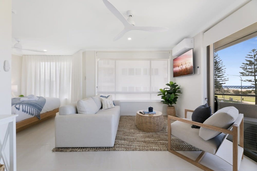 Beachfront Studio With Balcony & Stunning Views