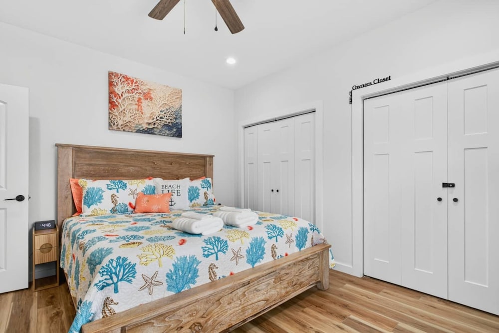 New Listing Luxury House 5 Min Walk to Beach