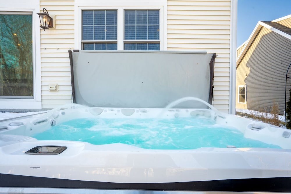 Golf-front Personal Arcade Hot tub Outdoor Kitchen