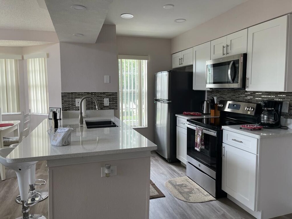 Family Premium 3BD Condo Apartment Near Disney Parks 3 view 4