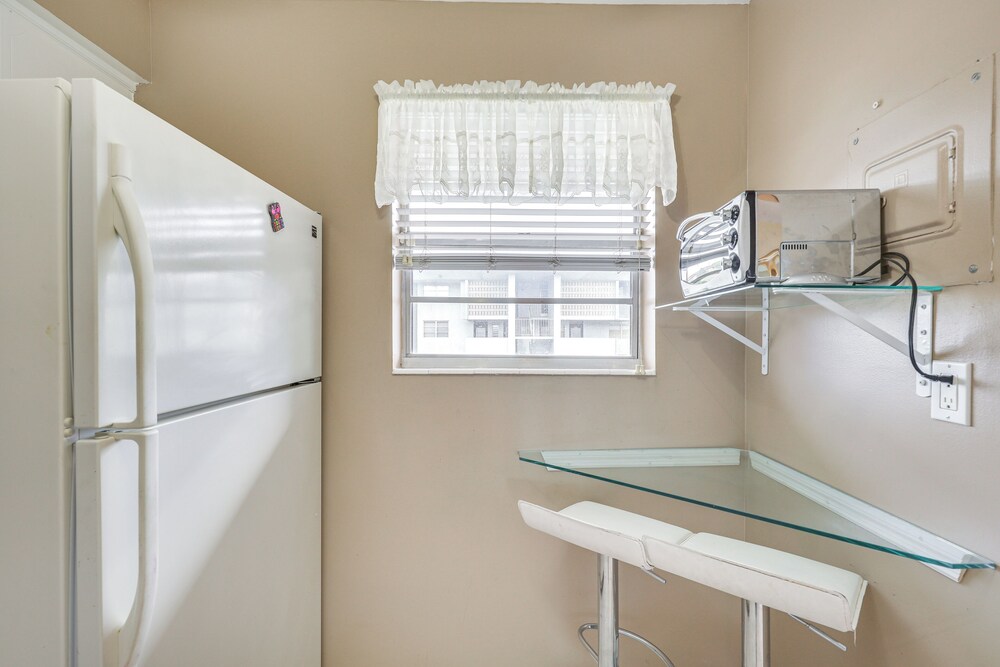 8 Mi to Dtwn Fort Lauderdale: Condo w/ Pool Access