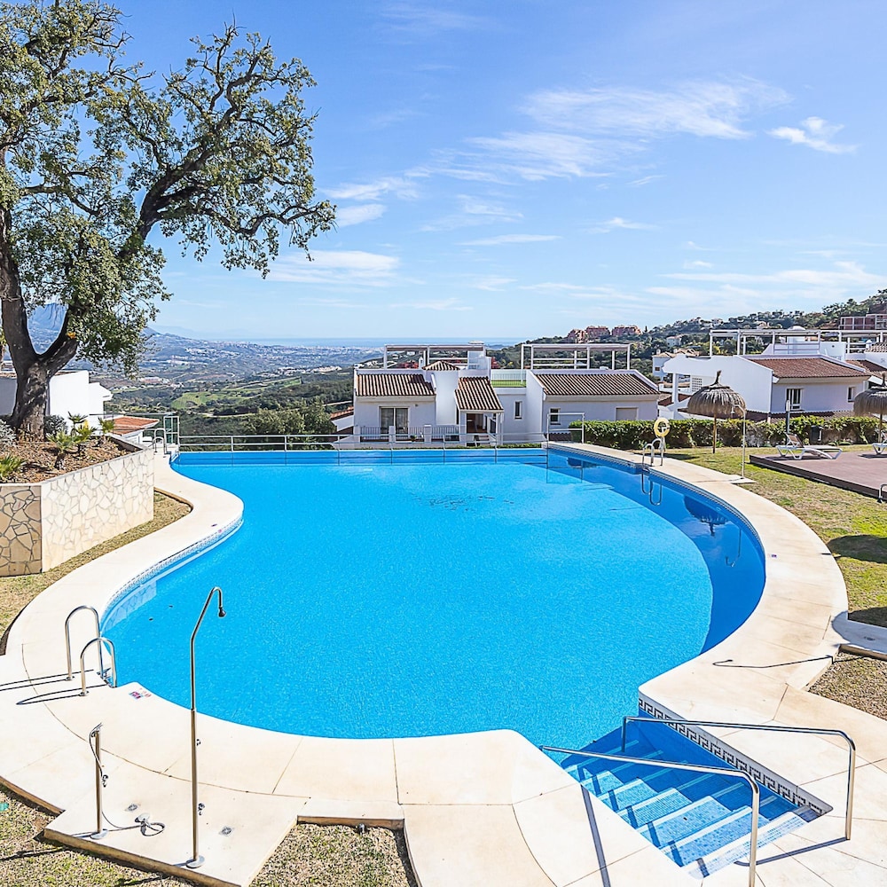 Apt Mairena Forest sea View Pool