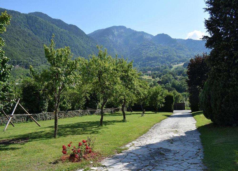 Studio in Doucy at the Foot of Ski Slopes