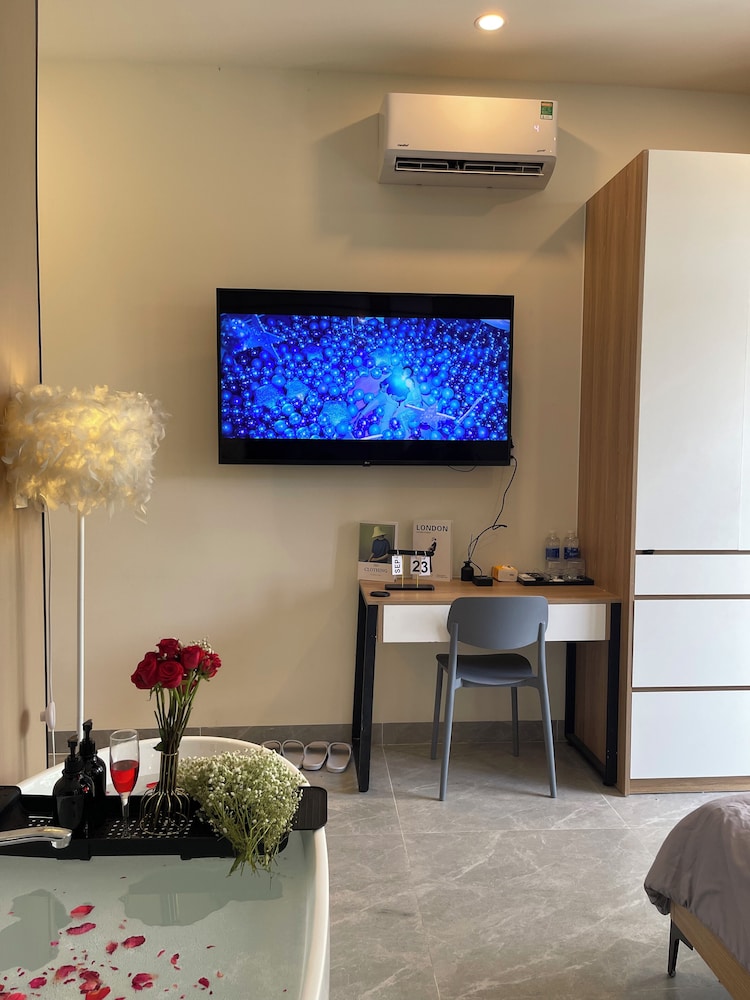 Unite StayCation Le Van Sy