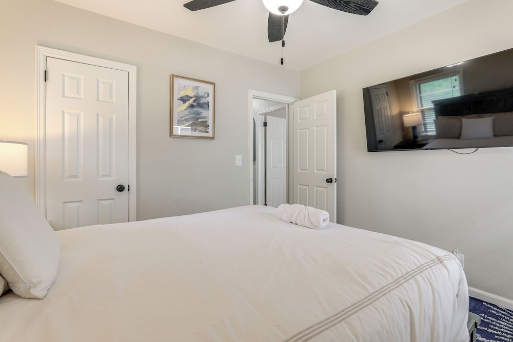 Updated Piedmont Heights Apt - 5 Mi to Dtwn Atl!