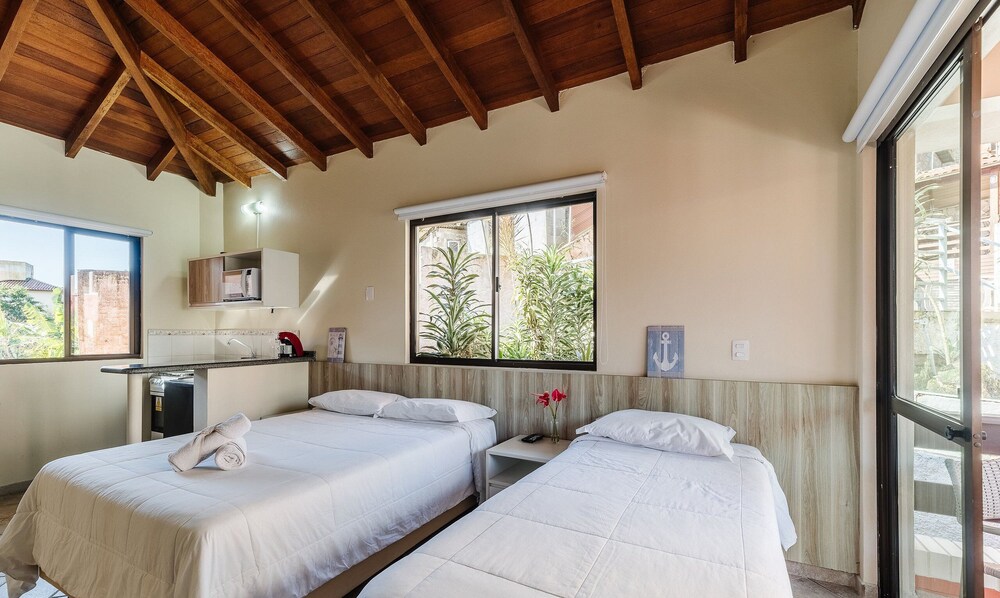 JOFs Apartamentos c Piscina e Vista Mar