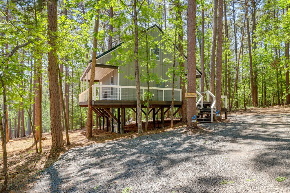 Greers Ferry Treehouse-style Cabin w/ Lake Access! view 4
