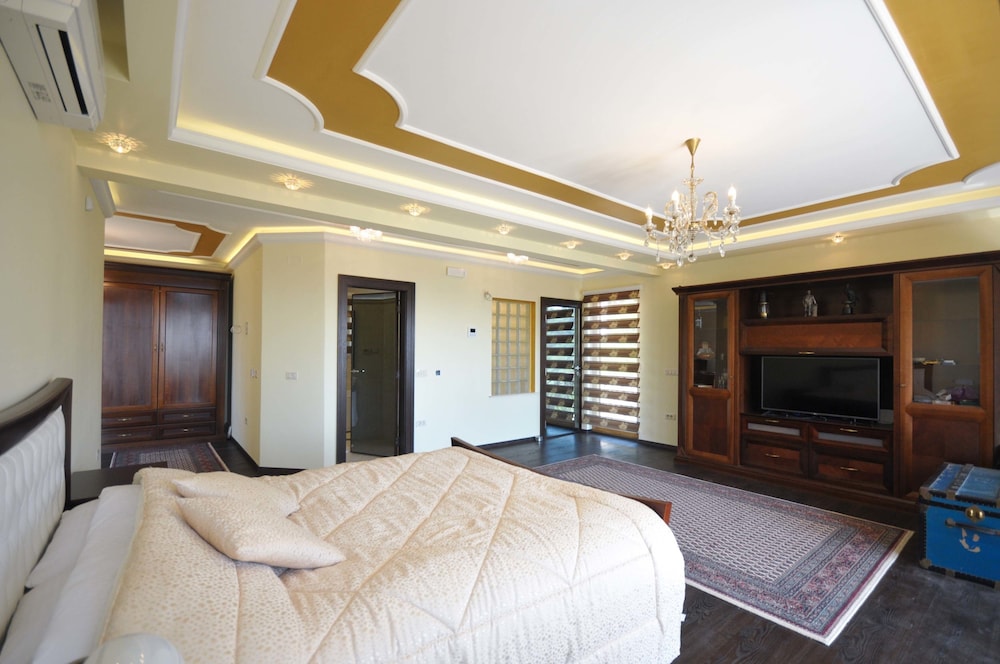 St. George Apartments and Villa with pool