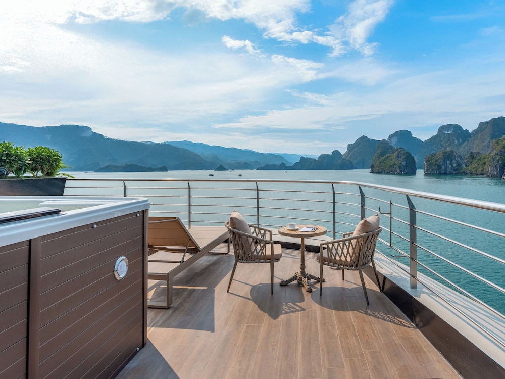 Calista Halong Bay Cruise