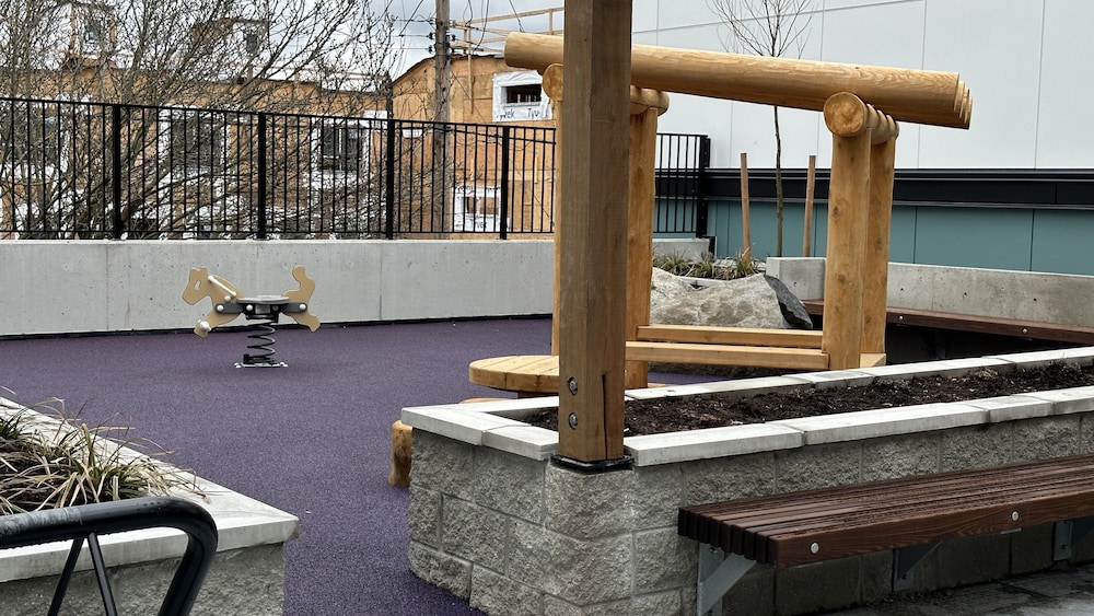 Vancouver Vacations - Ruby Red Cloud Homes Vancouver - Property Image 19