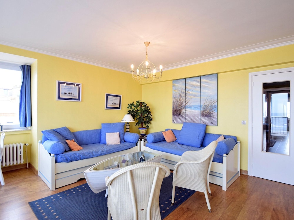 Seaview Stay w/ Parking