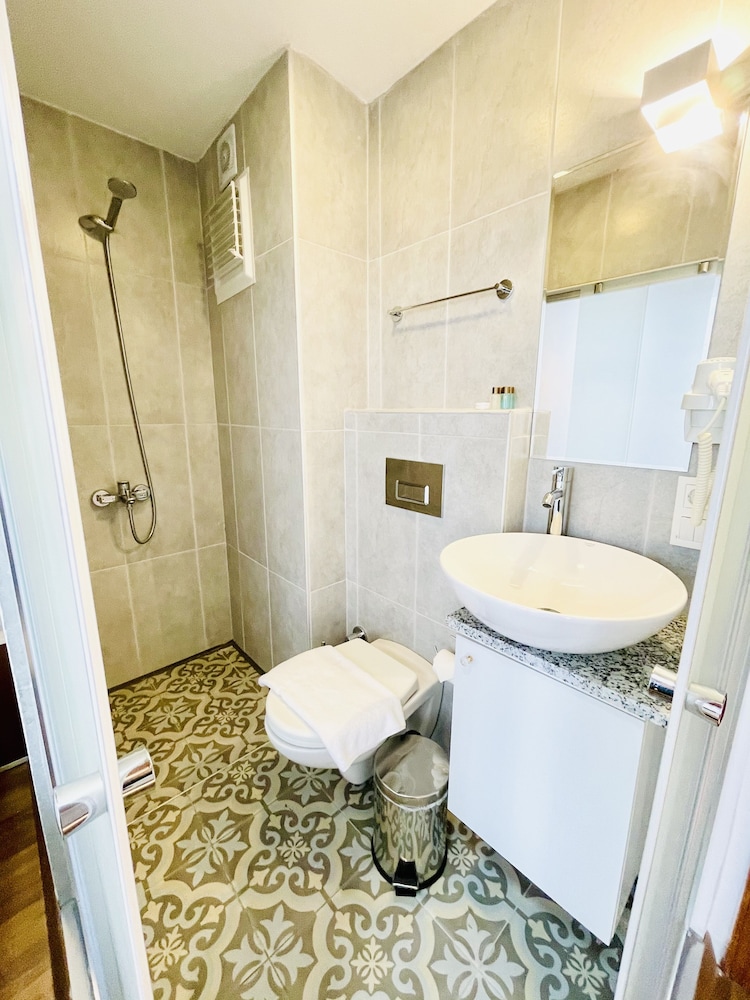 Qonaq Otel - Image 33