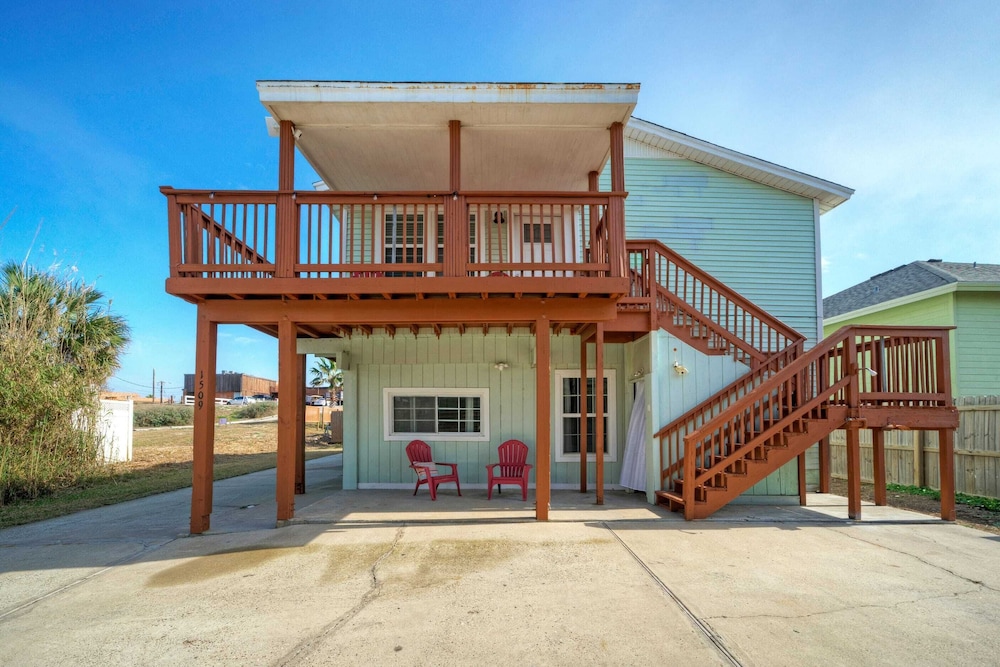 Golf Cart Zone, Walk or Ride to Beach Patio + BBQ Salty Sunshine #A