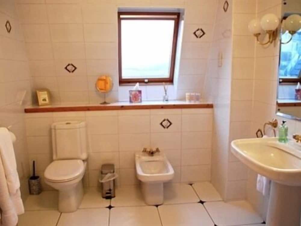 Highland Bear Lodge & Luxury Bear Huts