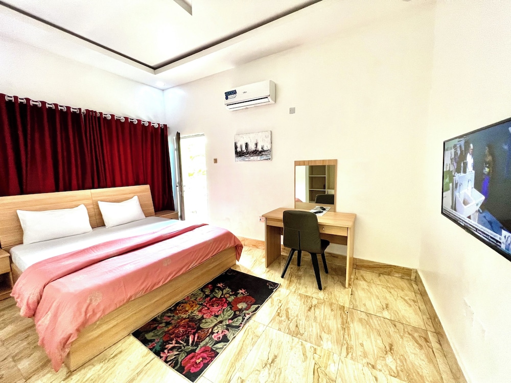 FURNISHED APARTMENTS