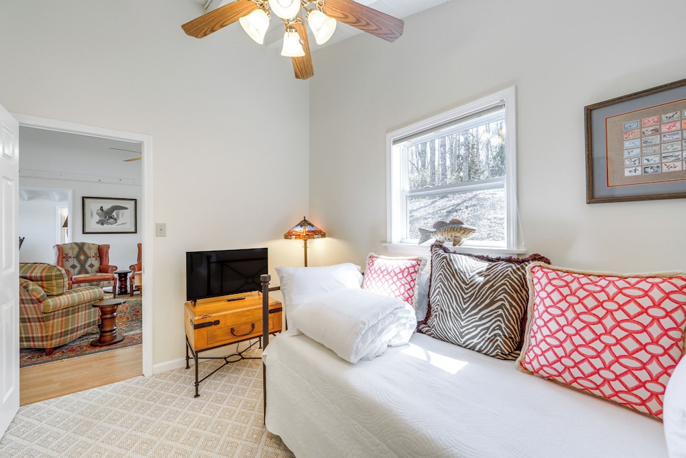 Mtn-view Home on Lake Glenville w/ Dock