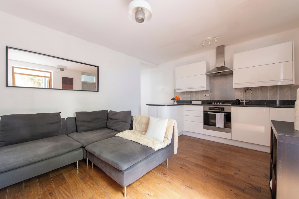 Stratford - Apartment - Sleeps 3 - Great Location