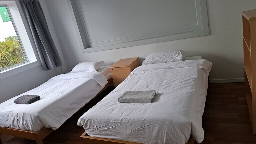 1 Double 2 single 2 Sofa Beds Suite 4