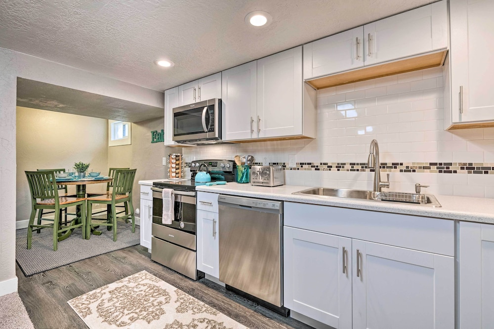 Modern Salt Lake City Apt.- 20mi to Snowbird!