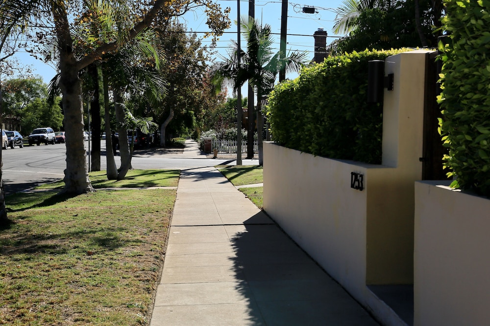 Wilshire Vista