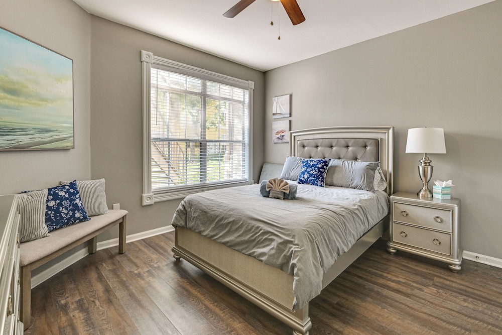Saltwater Pool + 4 Mi to Beach: Clearwater Condo!