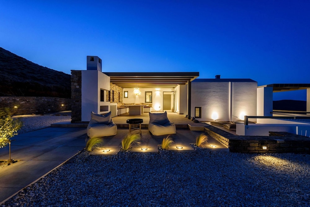 Rising Moon sea View Villa Near the Beach