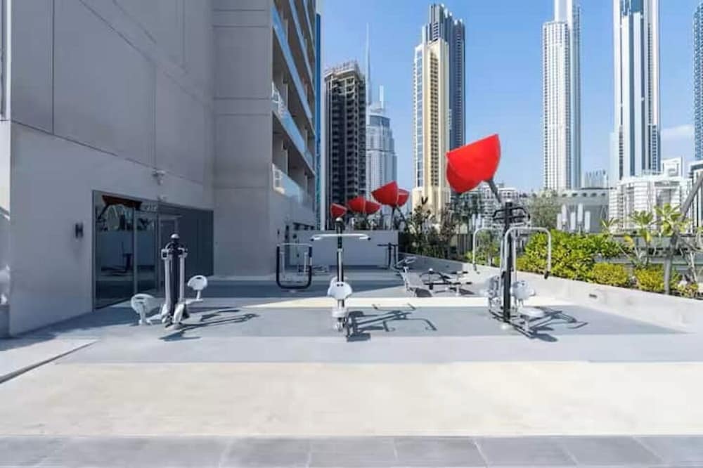 Vogue MAG318 near Dubai Mal Burj Khalifa