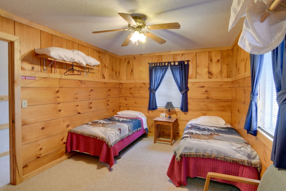 'the Lodge' Spacious Afton Cabin Near Fishing! view 4