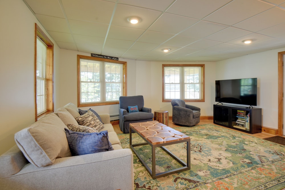 Walk to Lake Winnisquam Access: Cozy Retreat