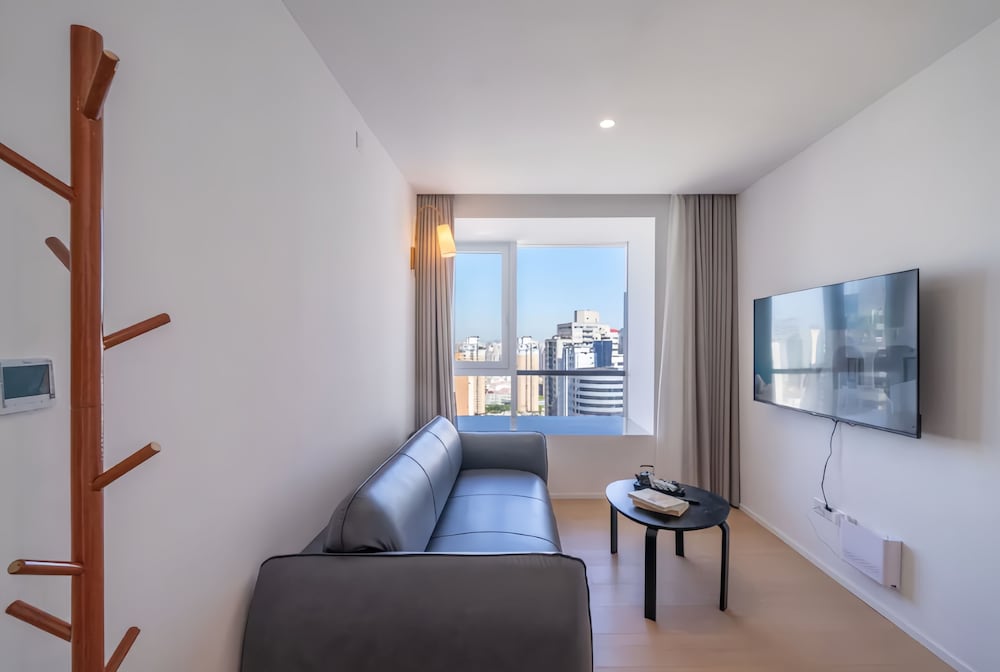 Shanghai Hills & Fan Stay