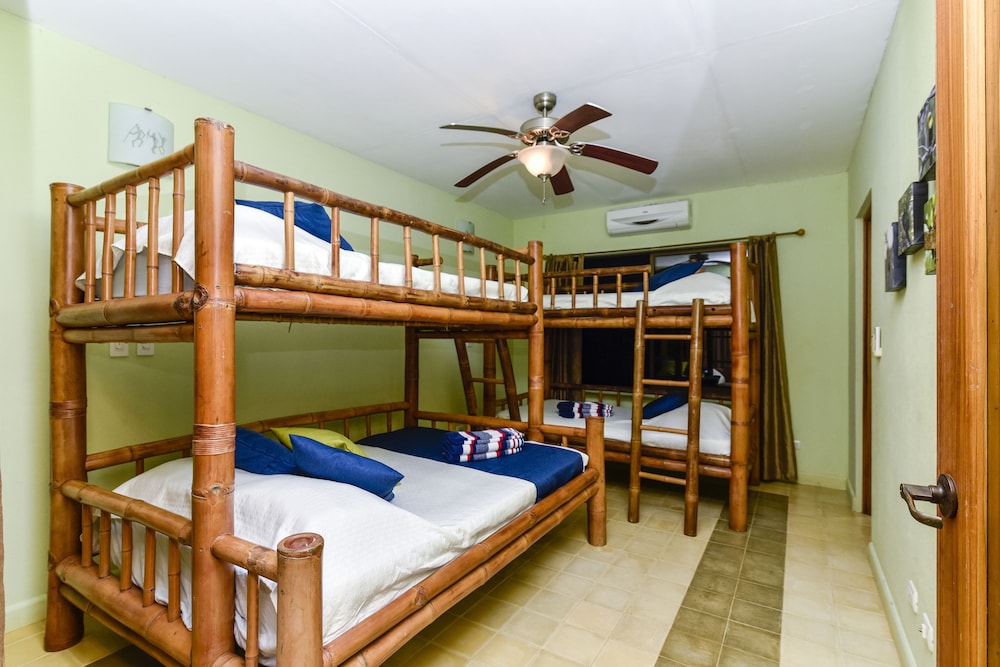 Monos Locos - Portasol Vacation Rental