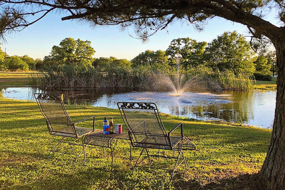 1BR Rustic Cabin w/ Kitchenette, Streaming & Wifi