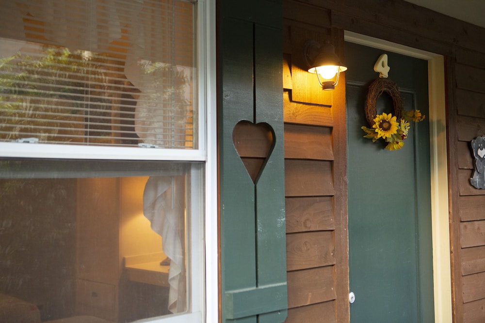 The Chimney Rock Inn & Cottages