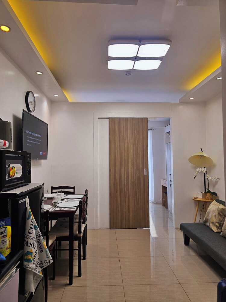 Hannah Crib at Shore Residences