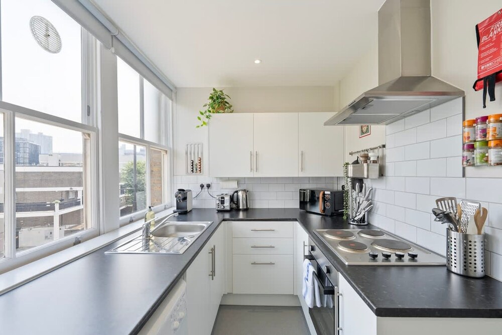 Large 1 Bedroom Studio in Old St