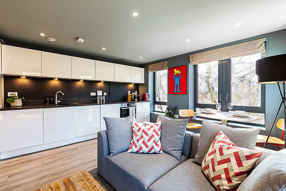 Bermondsey Bliss: Views, Comfort, and City Access!