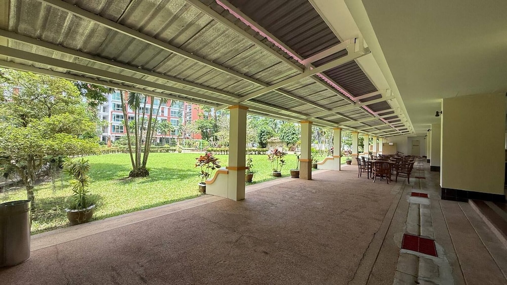 Palace - Spacious 1 Bedroom Condo With Shared Pool
