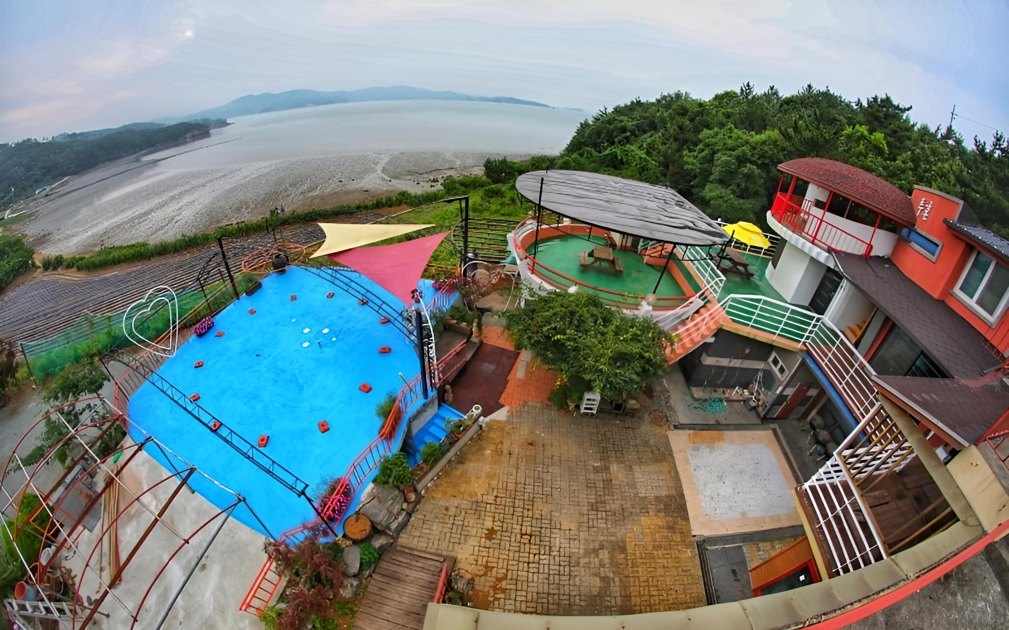 Seosan Solchang Pension view 3